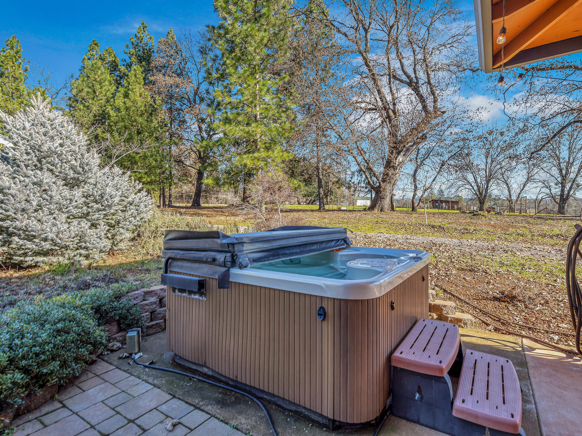 13575 English Way Oak Run, CA 96069 - Photo 9 of 56 Hot Tub