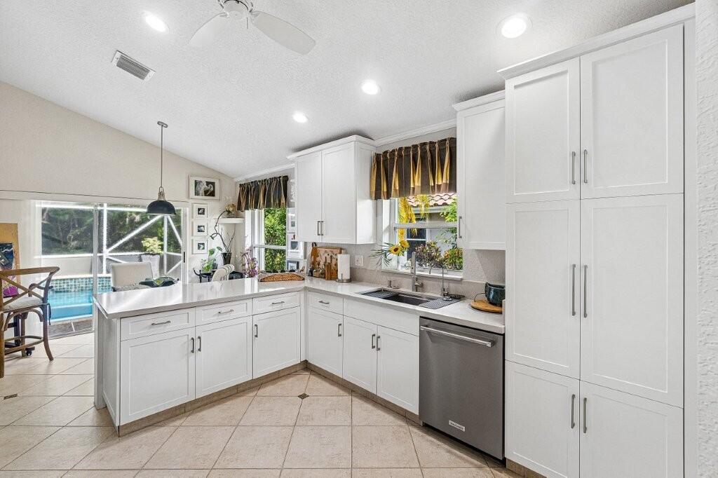 7398 Falls Road West Boynton Beach, FL 33437 - Photo 8 of 22 013-7398FallsRoadWest-BoyntonBeach-FL-33