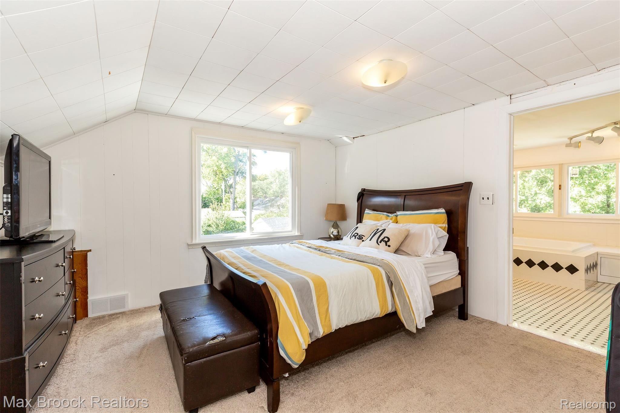 1850 Columbia Road Berkley, MI 48072 - Photo 20 of 28 Master Bedroom