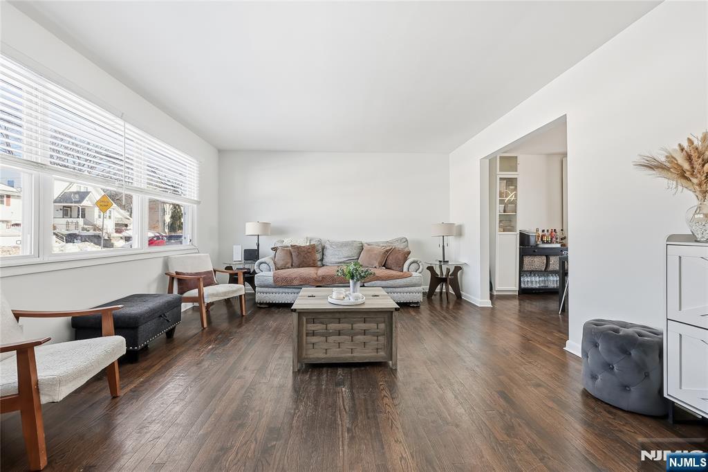 196 Merritt Avenue Bergenfield, NJ 07621 - Photo 3 of 20