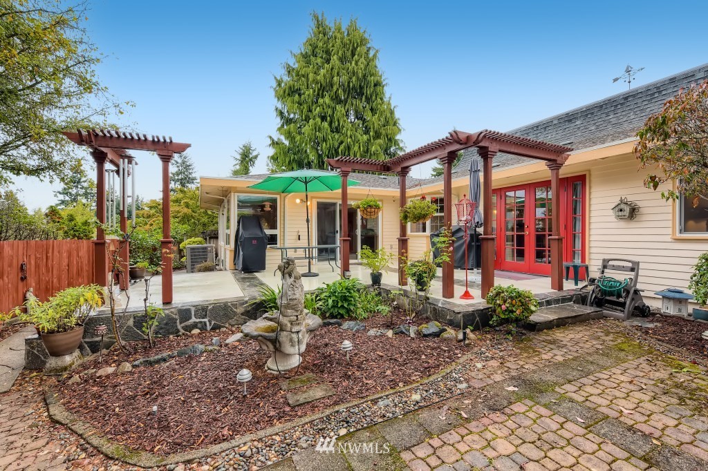 32219 22nd Avenue Southwest Federal Way, WA 98023 - Photo 22 of 36 a view of a house