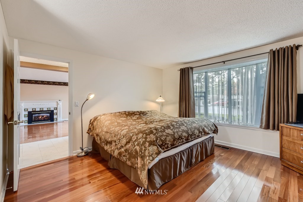 32219 22nd Avenue Southwest Federal Way, WA 98023 - Photo 24 of 36 a bed sitting in a bedroom next to a window