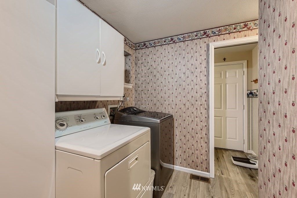 32219 22nd Avenue Southwest Federal Way, WA 98023 - Photo 32 of 36 a utility room with dryer and washer