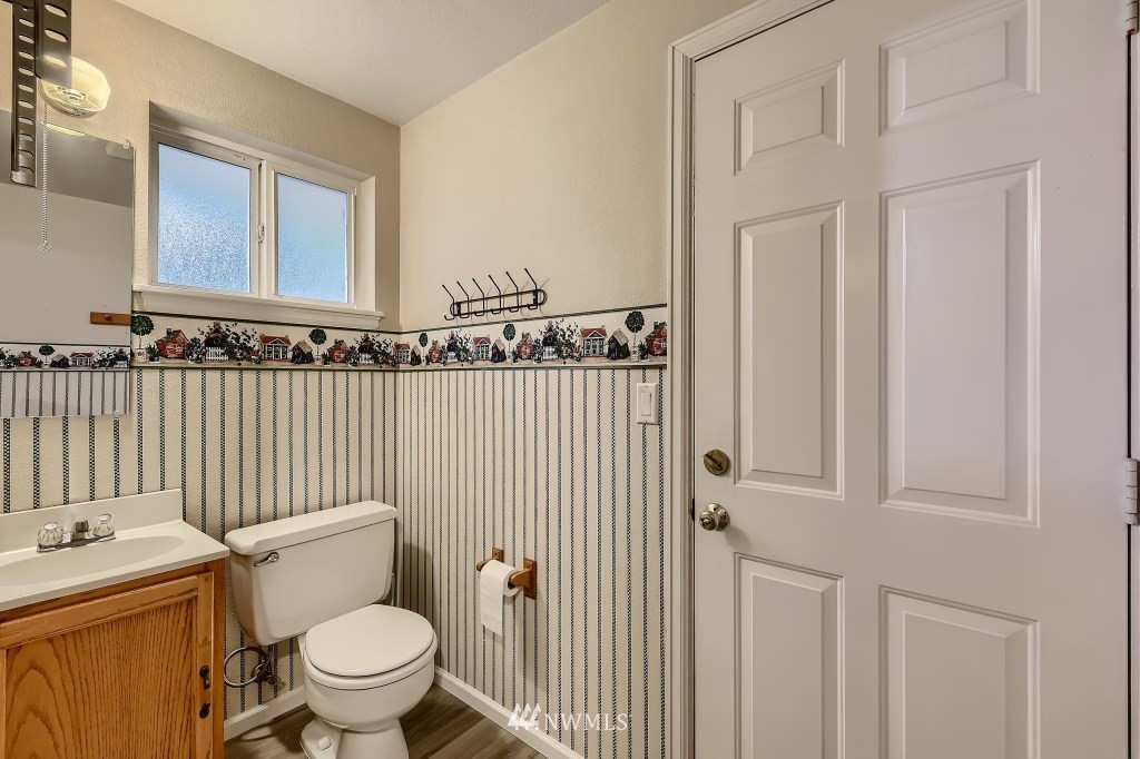 32219 22nd Avenue Southwest Federal Way, WA 98023 - Photo 33 of 36 a bathroom with a toilet a sink and a window