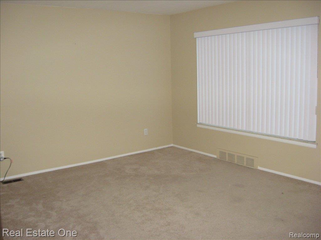 1986 Common Road Warren, MI 48092 - Photo 7 of 11 Clean Carpet throughout