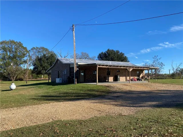 $270,000 | 68431 South River Road, Kentwood, LA 70444