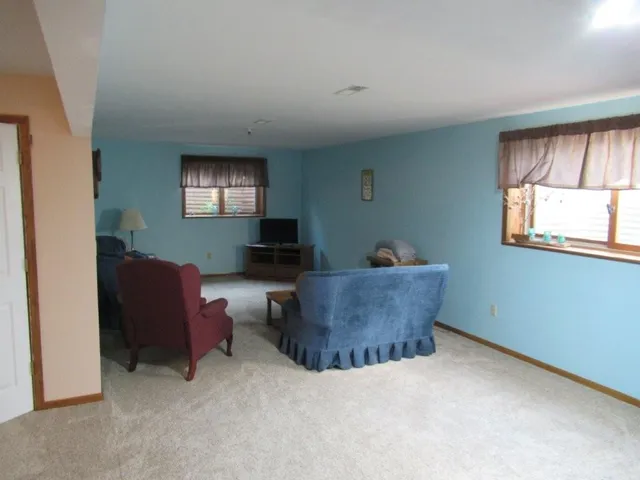 $379,900 | 305 East Veteran's Drive, Luverne, MN 56156