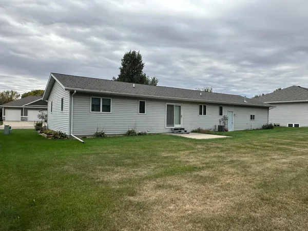 $349,900 | 305 East Veteran's Drive, Luverne, MN 56156