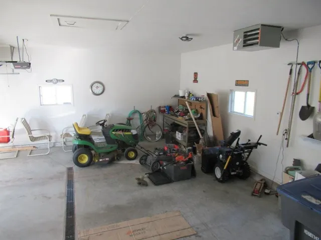 $379,900 | 305 East Veteran's Drive, Luverne, MN 56156