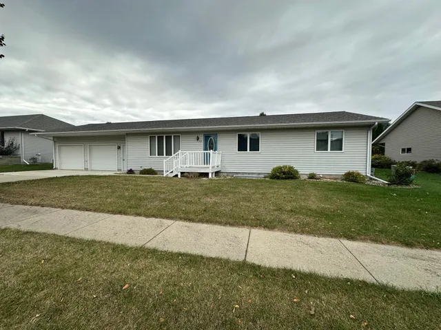 $379,900 | 305 East Veteran's Drive, Luverne, MN 56156