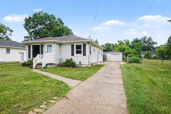 $299,000 | 1262 Beechwood Street Northeast, Grand Rapids, MI 49505
