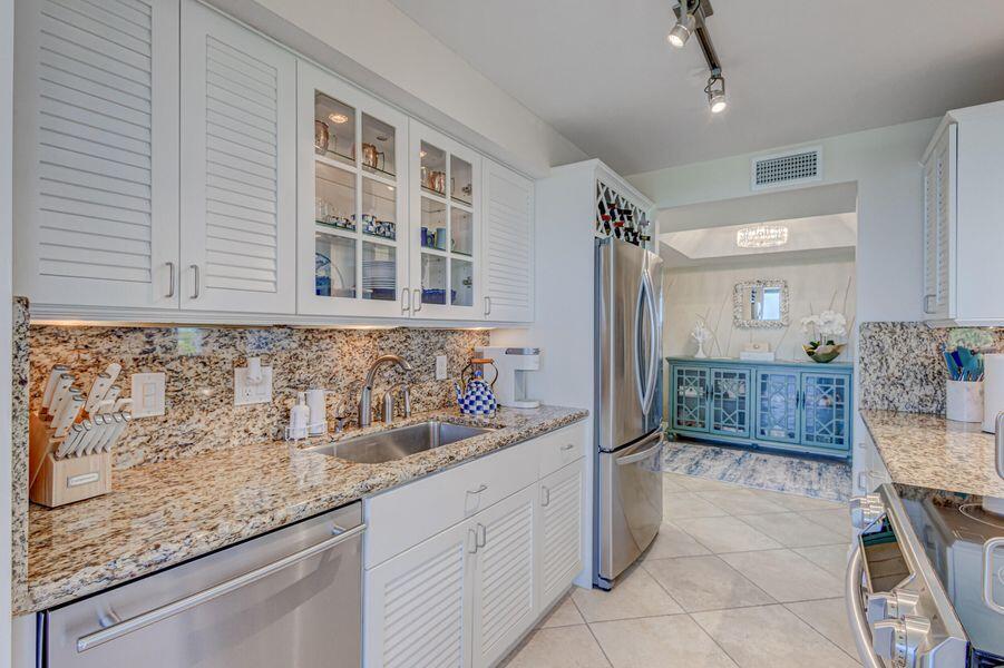 5550 North Ocean Drive, Unit 3C Riviera Beach, FL 33404 - Photo 3 of 67 KITCHEN