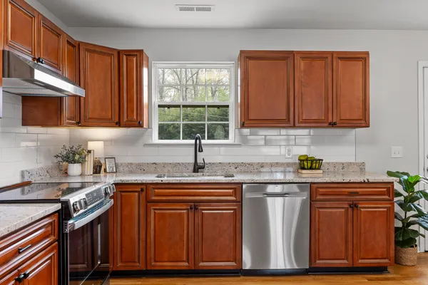 $300,000 | 124 Headlyn Drive, Hixson, TN 37343