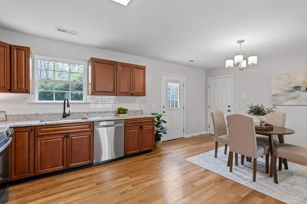 $300,000 | 124 Headlyn Drive, Hixson, TN 37343