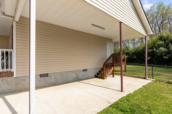 $300,000 | 124 Headlyn Drive, Hixson, TN 37343