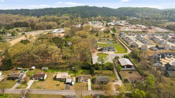 $300,000 | 124 Headlyn Drive, Hixson, TN 37343