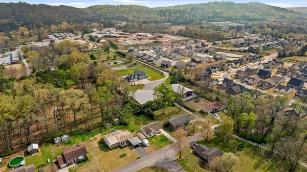 $300,000 | 124 Headlyn Drive, Hixson, TN 37343