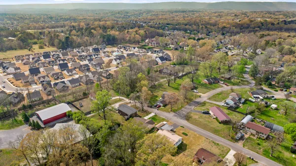 $300,000 | 124 Headlyn Drive, Hixson, TN 37343