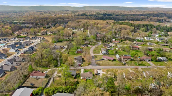 $300,000 | 124 Headlyn Drive, Hixson, TN 37343