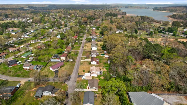 $300,000 | 124 Headlyn Drive, Hixson, TN 37343