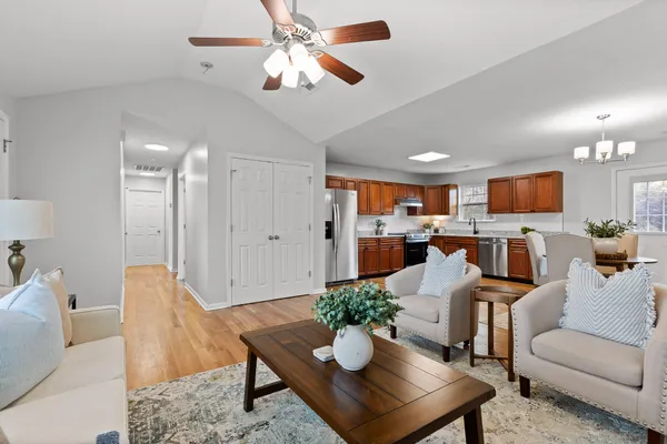 $300,000 | 124 Headlyn Drive, Hixson, TN 37343