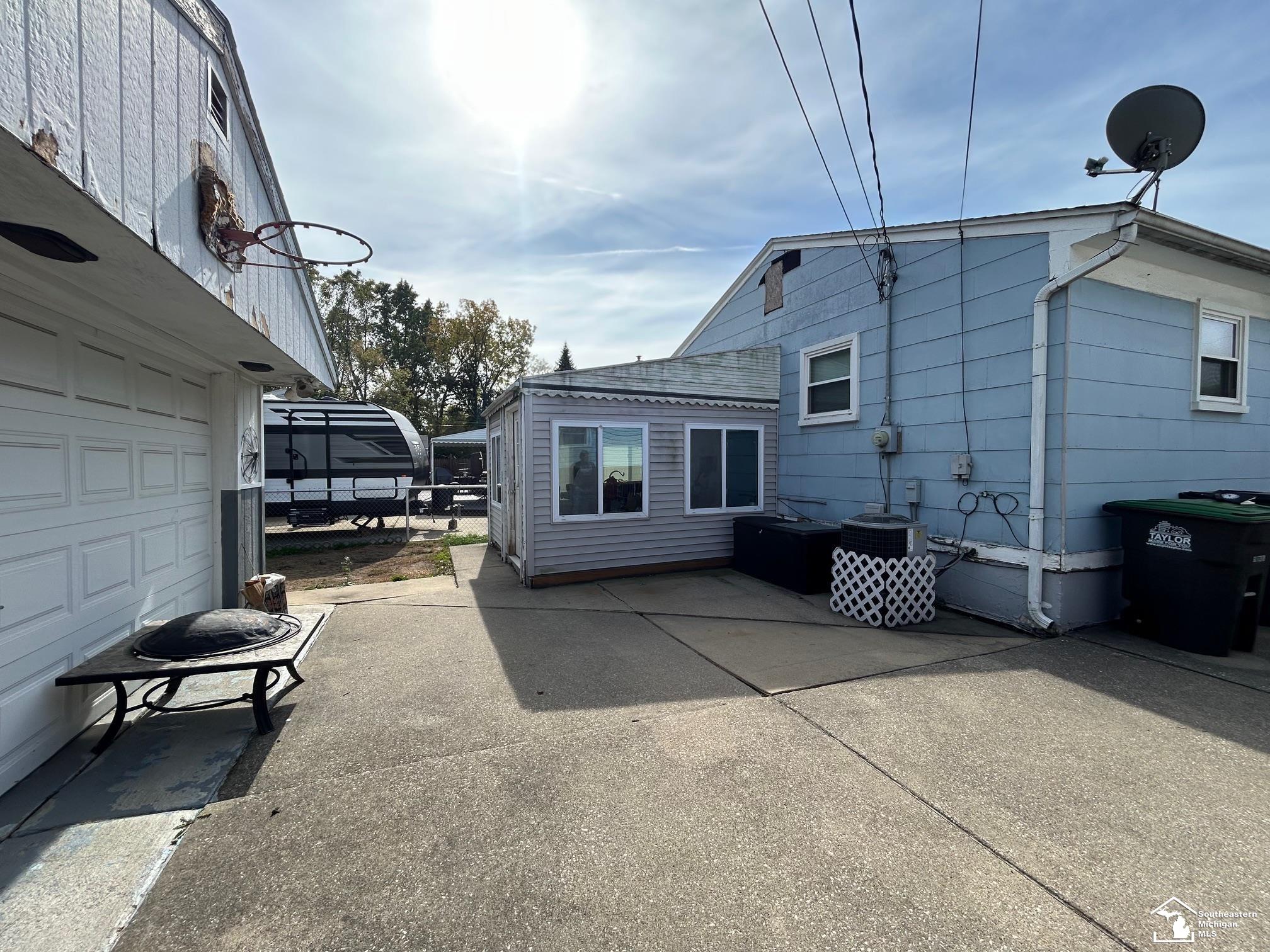 6349 Beech Daly Road Taylor, MI 48180 - Photo 10 of 11 50193222-99f2eb51-7c00-4e93-9792-c5da680fe3b3.JPG