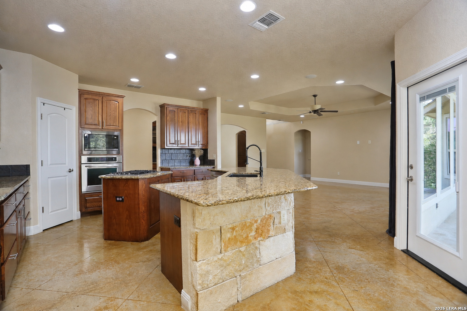 12302 Calvert Helotes, TX 78023 - Photo 8 of 39