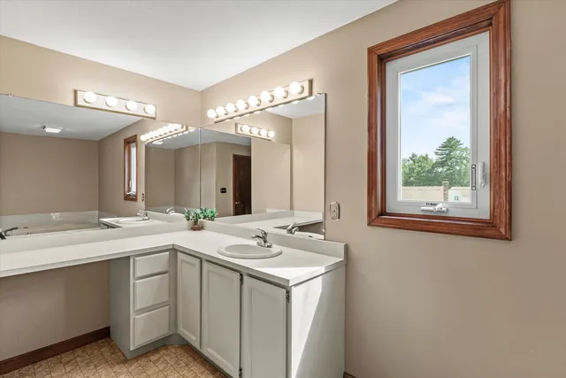 $445,000 | 27 Country Hill Road, Nashua, NH 03063