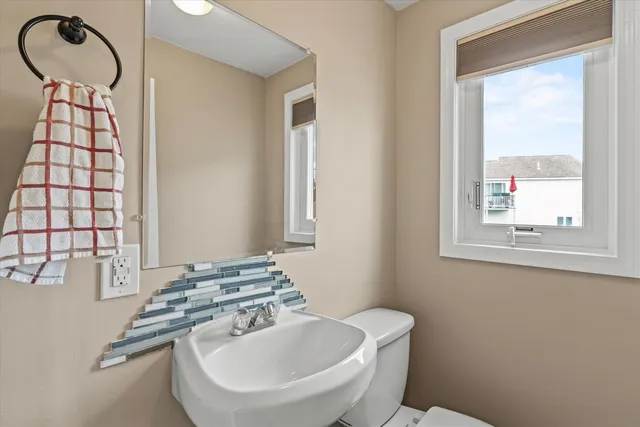 $445,000 | 27 Country Hill Road, Nashua, NH 03063