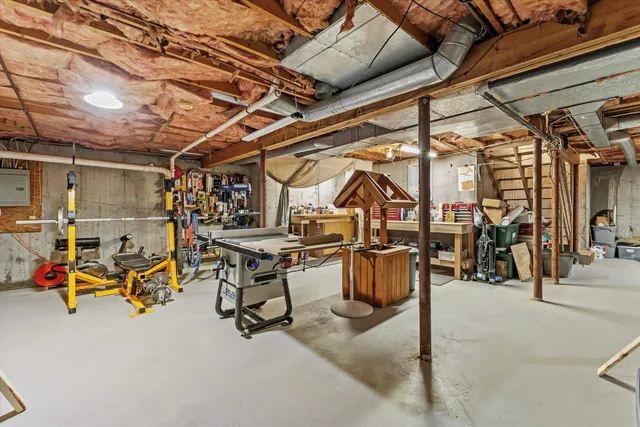 $445,000 | 27 Country Hill Road, Nashua, NH 03063