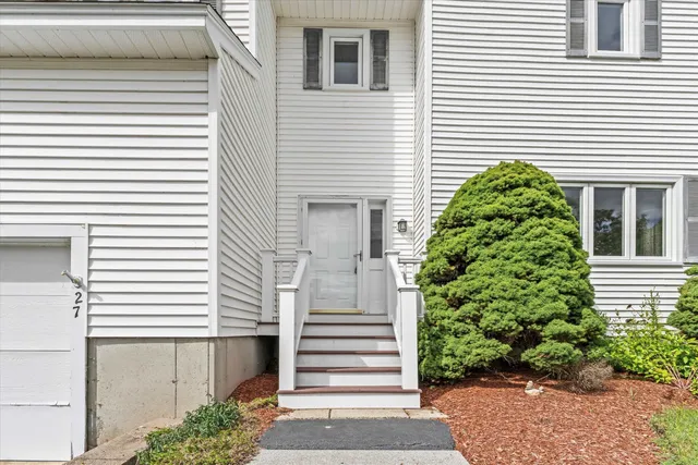 $445,000 | 27 Country Hill Road, Nashua, NH 03063