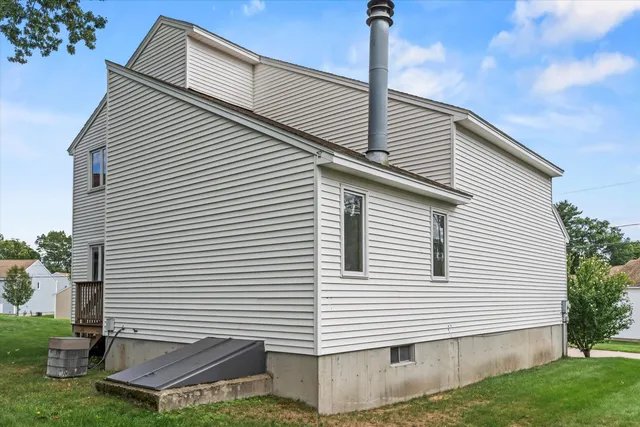 $445,000 | 27 Country Hill Road, Nashua, NH 03063