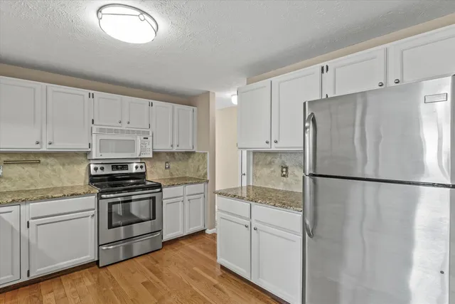 $445,000 | 27 Country Hill Road, Nashua, NH 03063