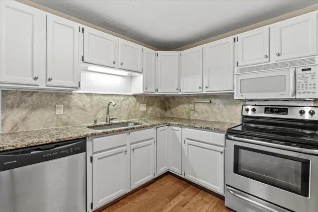 $445,000 | 27 Country Hill Road, Nashua, NH 03063