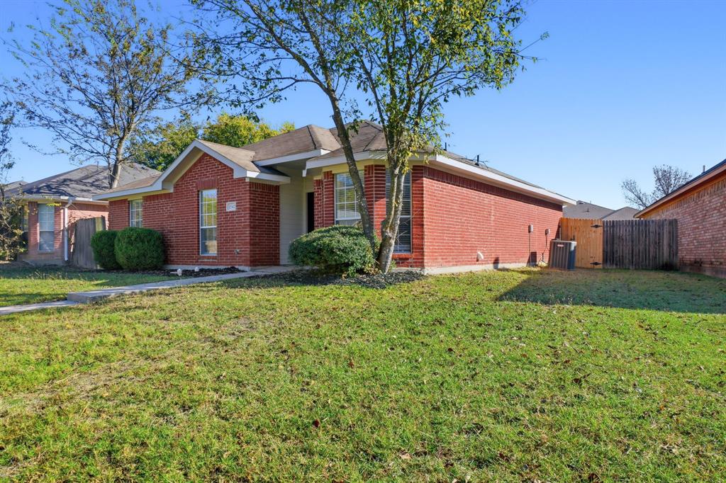 1542 Sunny Meadow Road Lancaster, TX 75134 - Photo 3 of 36