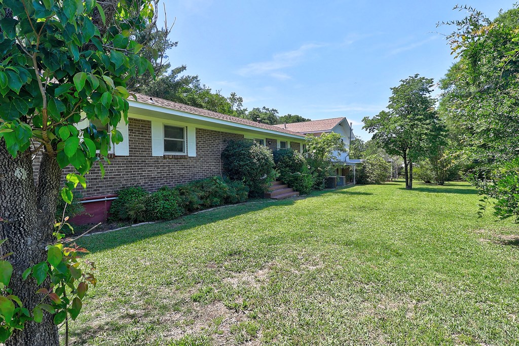 202 Christopher Drive Abbeville, AL 36310 - Photo 3 of 42