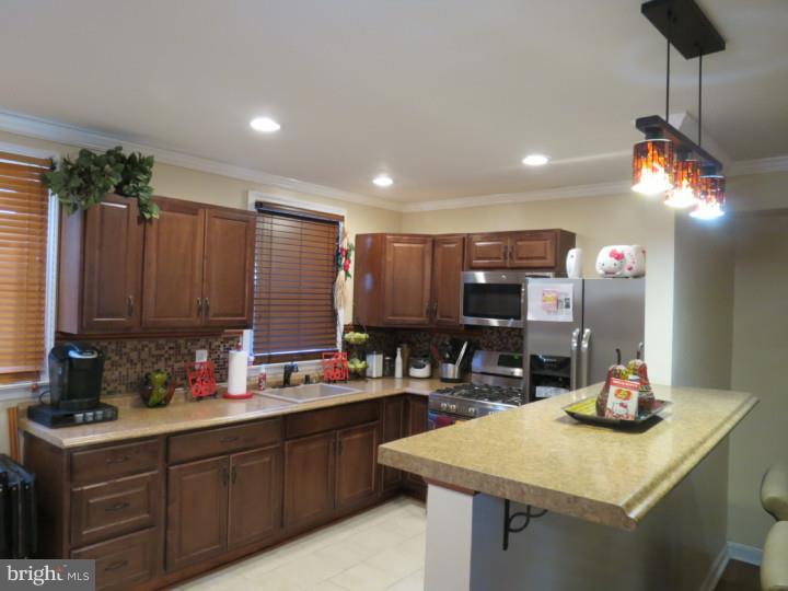 8439 Lynnewood Road Philadelphia, PA 19150 - Photo 8 of 24 Kitchen