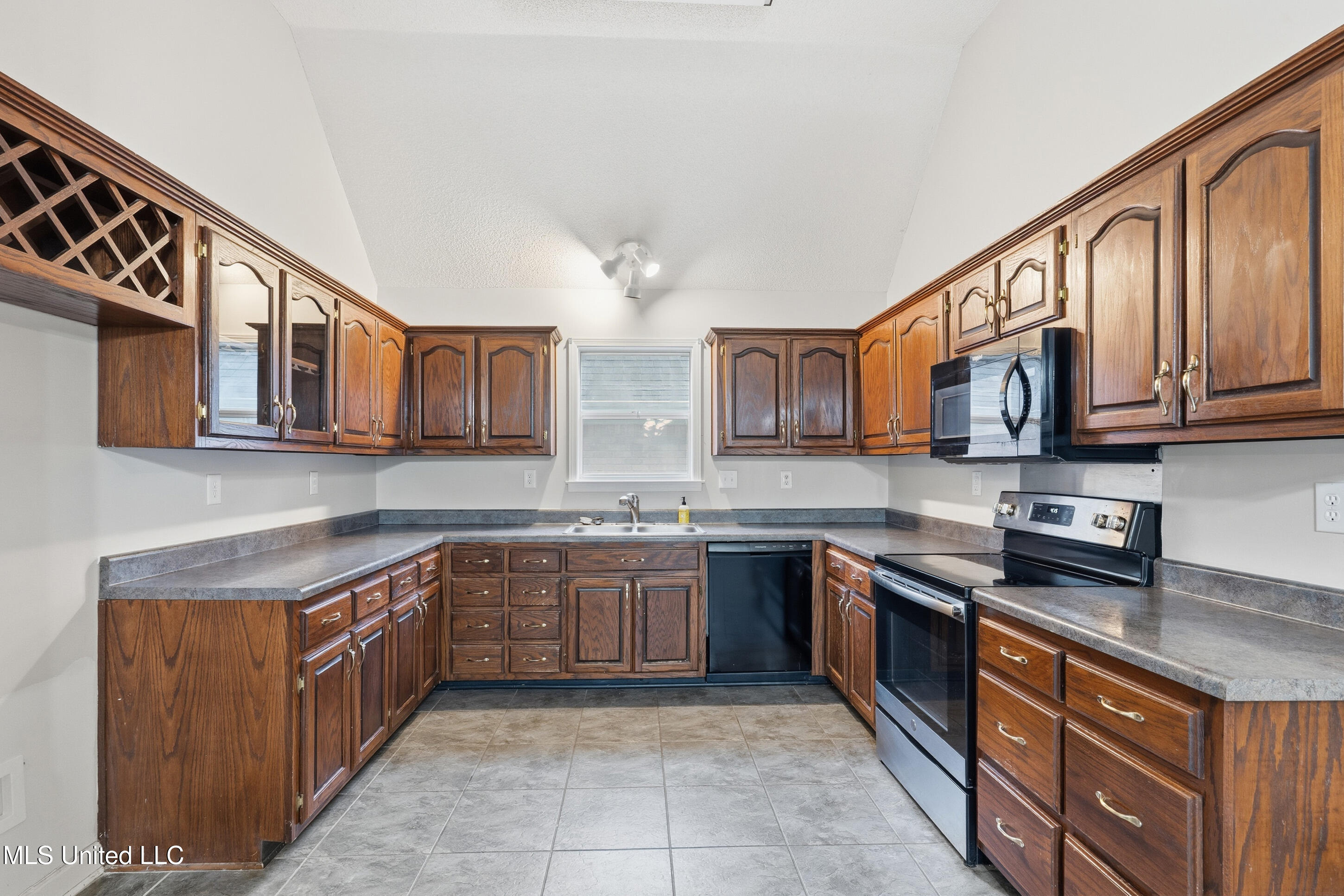 782 Fairway Trail Hernando, MS 38632 - Photo 16 of 28 17_11192025_05_782-fairway-trail_natalie