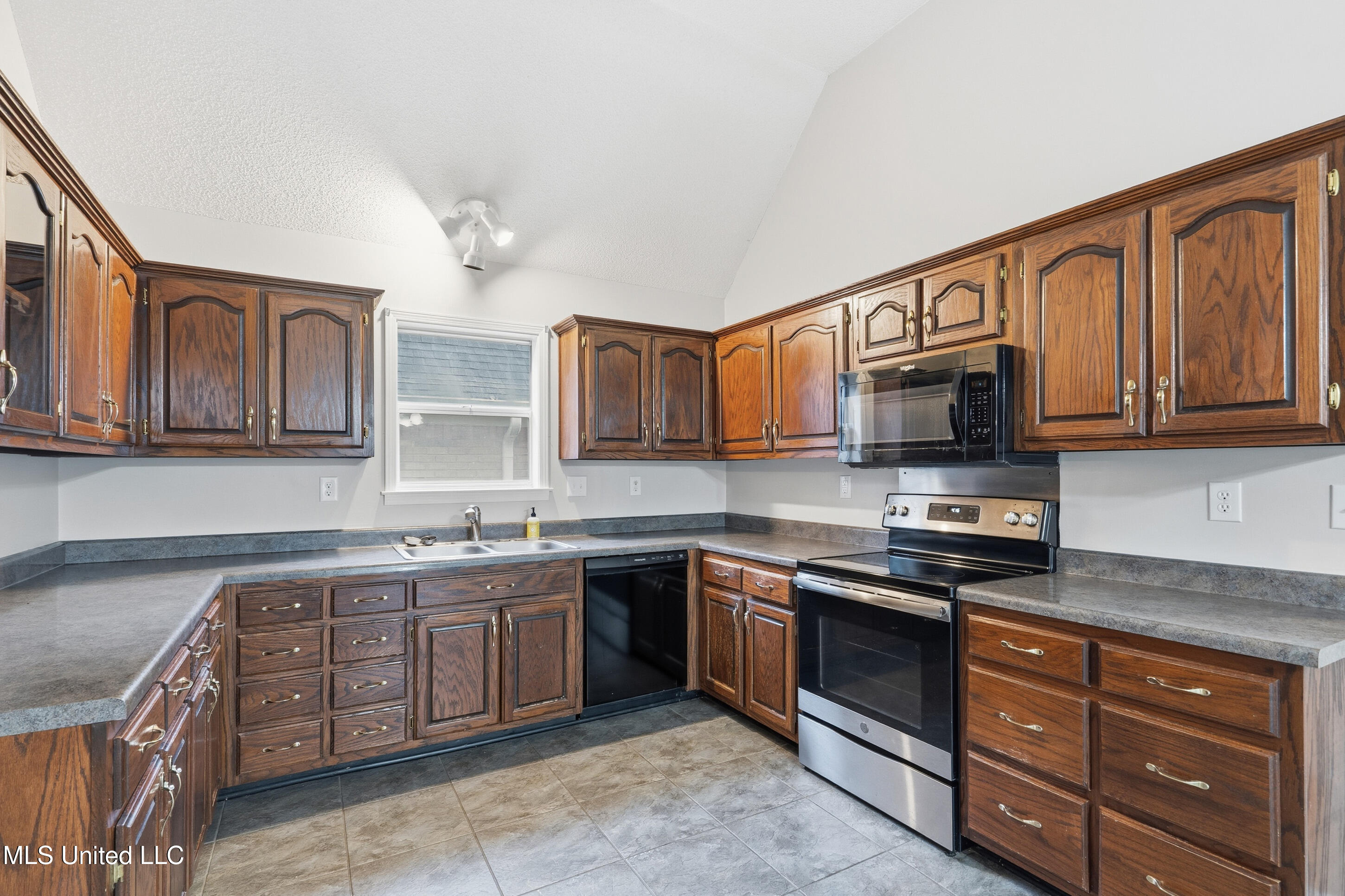 782 Fairway Trail Hernando, MS 38632 - Photo 18 of 28 19_11192025_05_782-fairway-trail_natalie