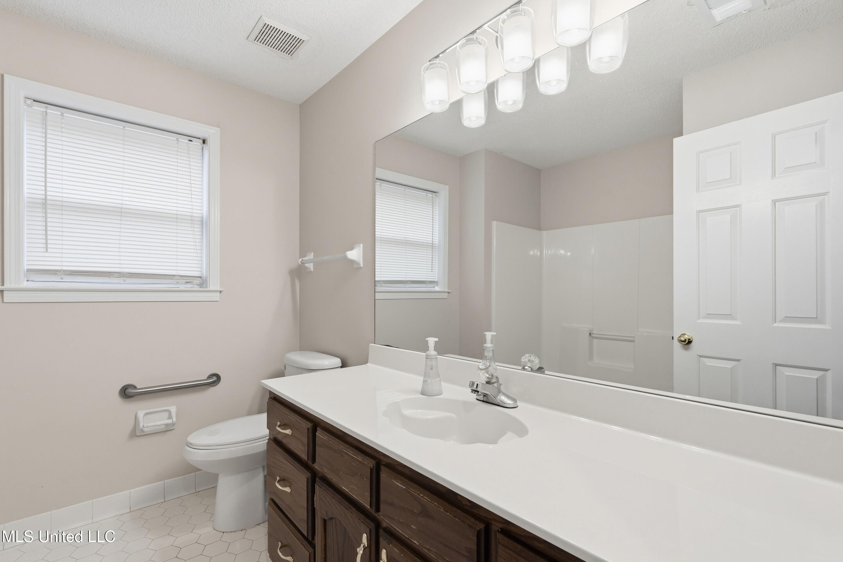 782 Fairway Trail Hernando, MS 38632 - Photo 6 of 28 7_11192025_05_782-fairway-trail_natalie_