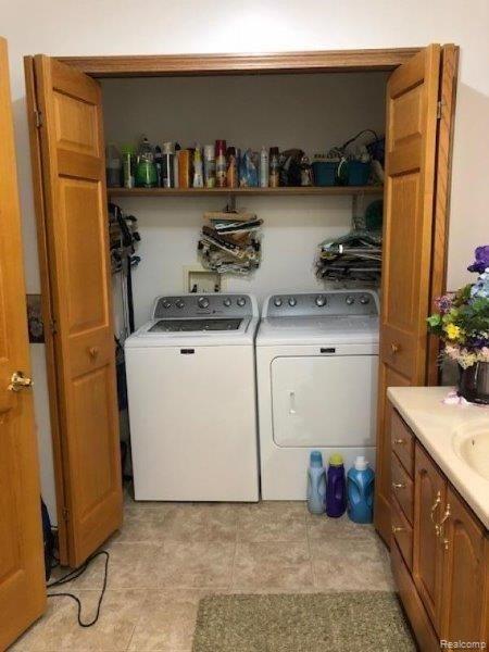 3961 Washburn Road Vassar, MI 48768 - Photo 18 of 25 The 2nd full bath has the laundry closet.