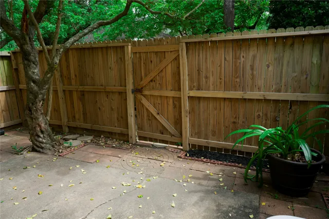 $1,700 | 14209 Briarsage Court, Unit TH15, Houston, TX 77077