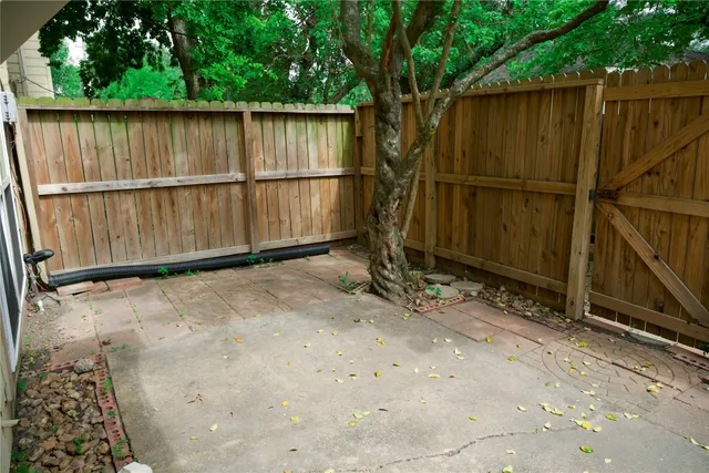 $1,700 | 14209 Briarsage Court, Unit TH15, Houston, TX 77077