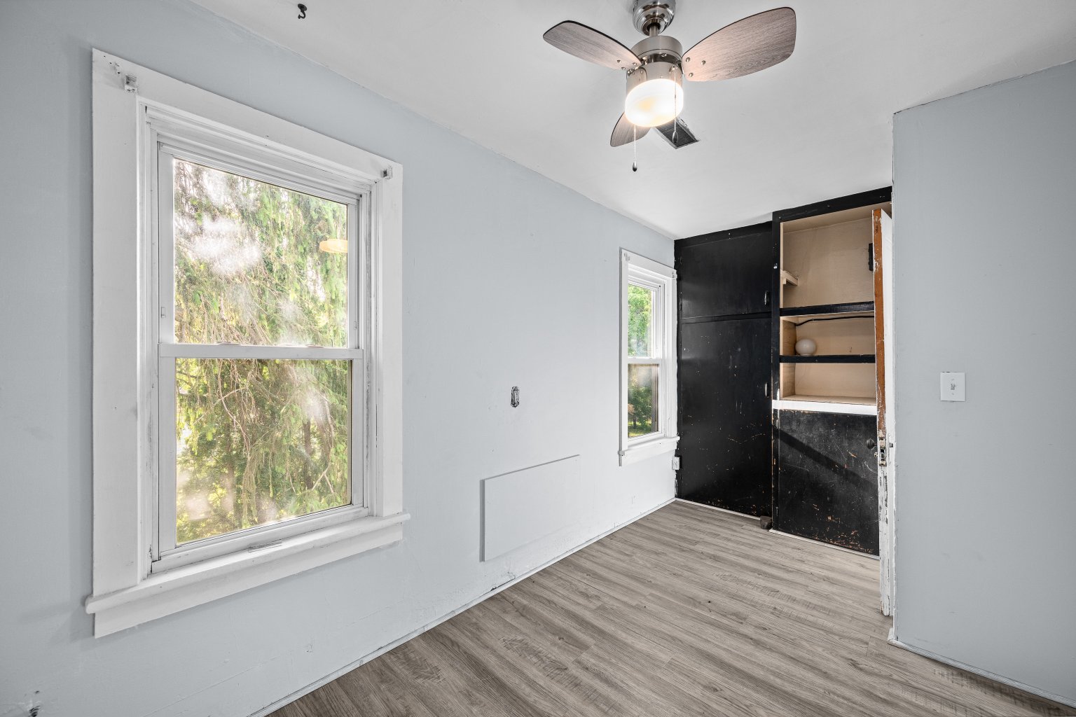 200 West Locust Street Cambridge, IL 61238 - Photo 23 of 32 a view of empty room with wooden floor and fan