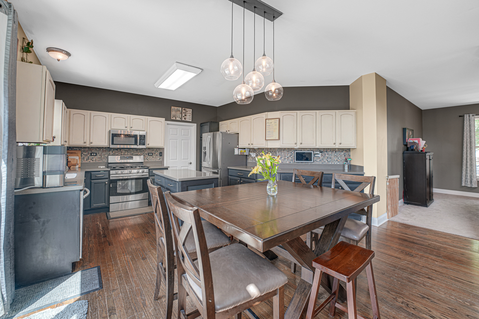 2316 Loop Road Algonquin, IL 60102 - Photo 2 of 33 Gallery Image 2