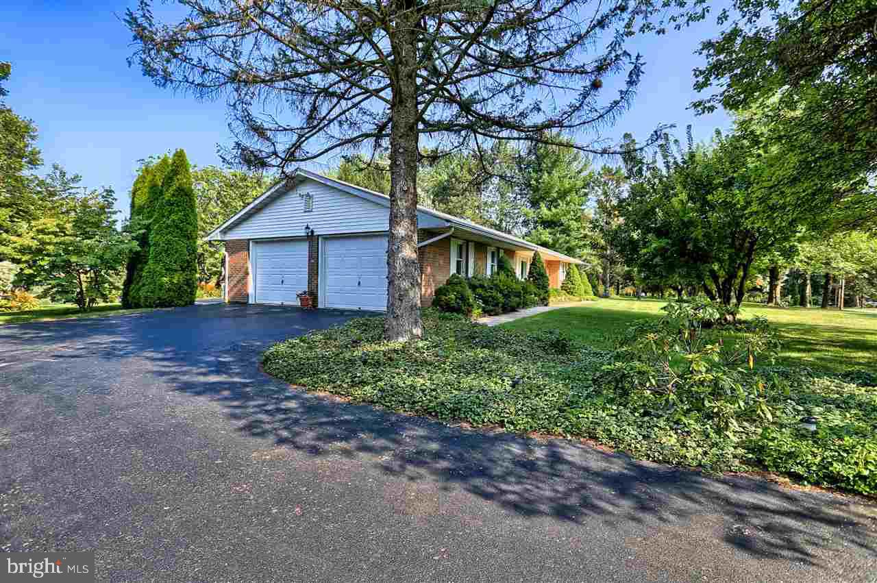 18141 Ridge Meadow Road Stewartstown, PA 17363 - Photo 3 of 25 Gallery Image 3