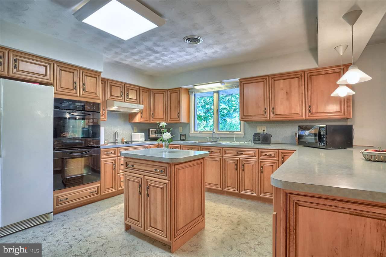 18141 Ridge Meadow Road Stewartstown, PA 17363 - Photo 7 of 25 Gallery Image 7