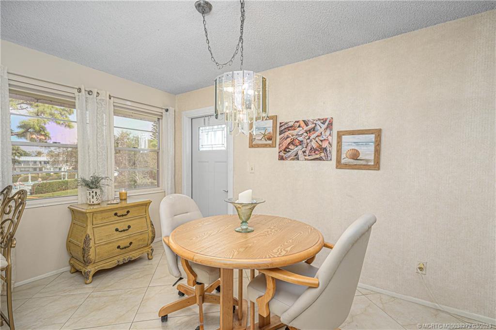 2929 Southeast Ocean Boulevard, Unit 1436 Stuart, FL 34996 - Photo 5 of 18 a dining room with furniture and window