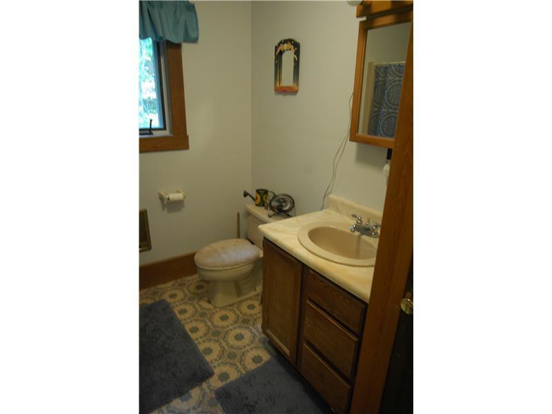 55 Rho Avenue Jefferson, ME 04348 - Photo 15 of 23 Bathroom.