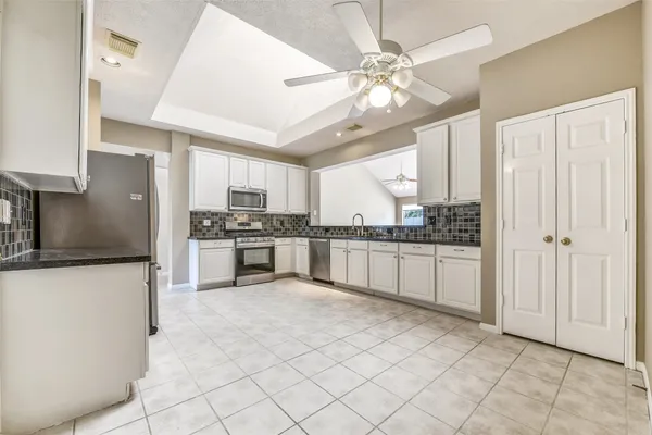 $2,450 | 317 Vantage Pointe Circle, League City, TX 77573
